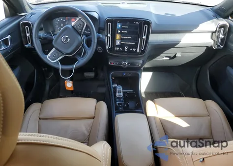 2022 Volvo Xc40 T4 Inscription z USA, uszkodzony, nr VIN YV4AC2HL9N2689003